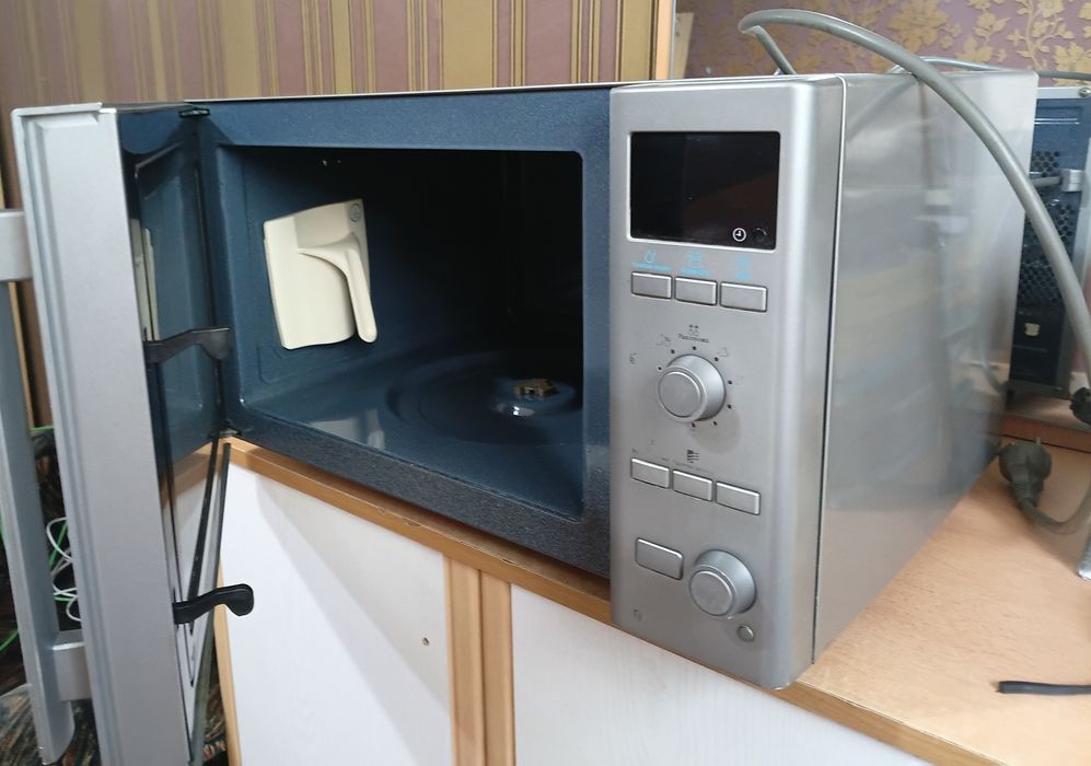 Продам микроволновую печь
