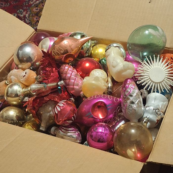 Новогодние игрушки .