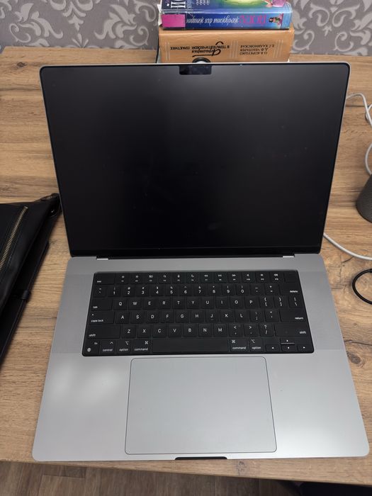 MacBook Pro 16 M1 Pro, 16 ГБ / 1 ТБ