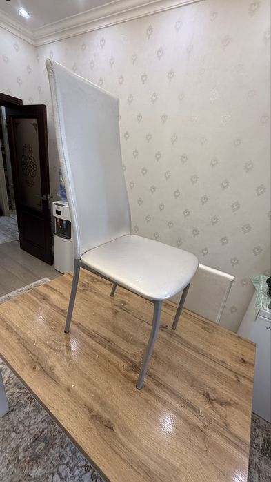 Продается стол со стульями