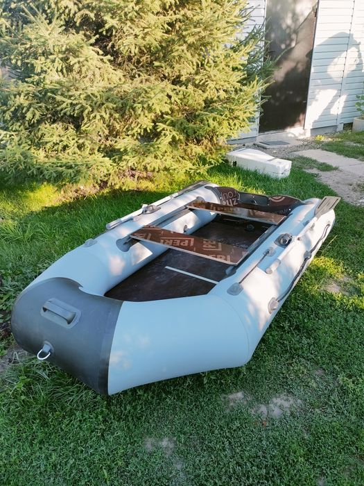 Продам лодку с мотором