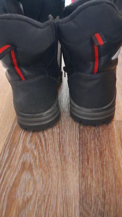 Продам ботинки зимние 37 размер