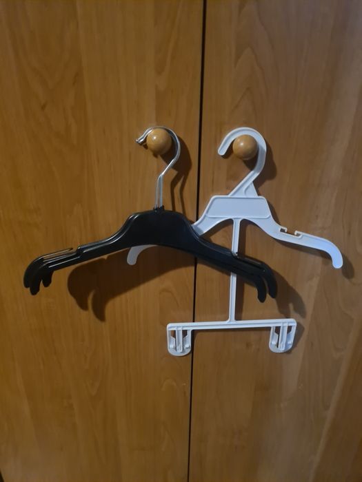 Отдам даром вешалки