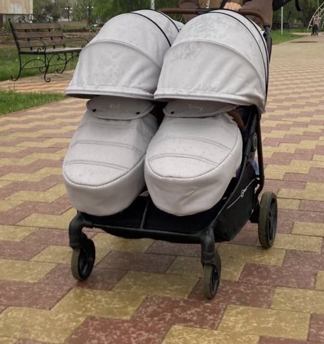 Продам коляску для двойни