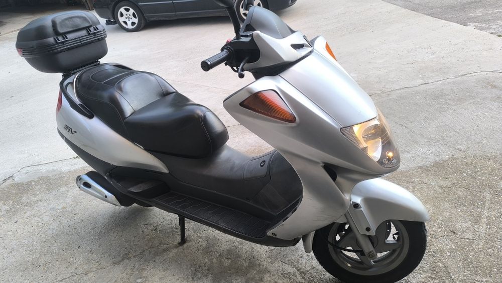 Продавам скутер св250