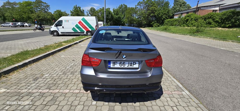 BMW 320 2011  184 cp
