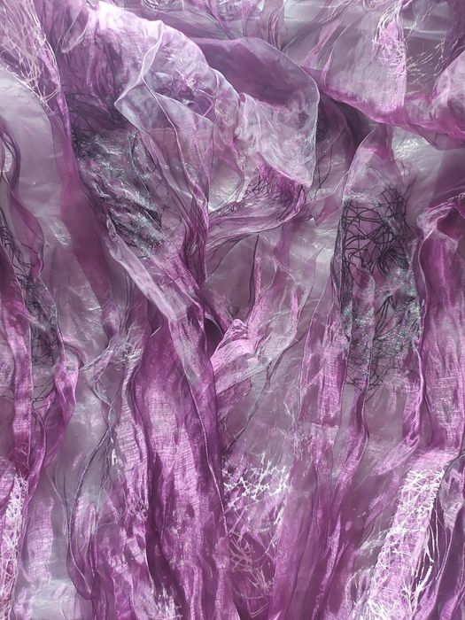 Perdele superbe visinii