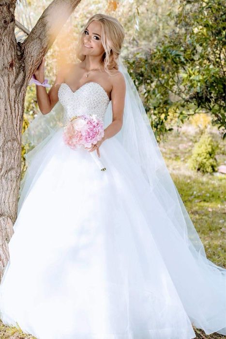 Булчинска рокля с камъни и перли