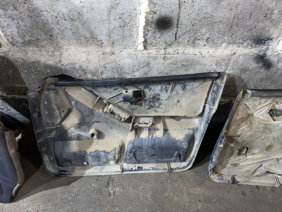 Продам дверные  карты ауди 80 б4