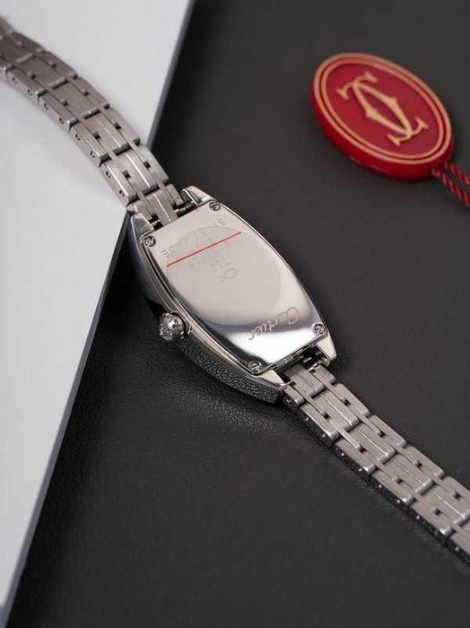 Кварцов дамски часовник Cartier Tonneau