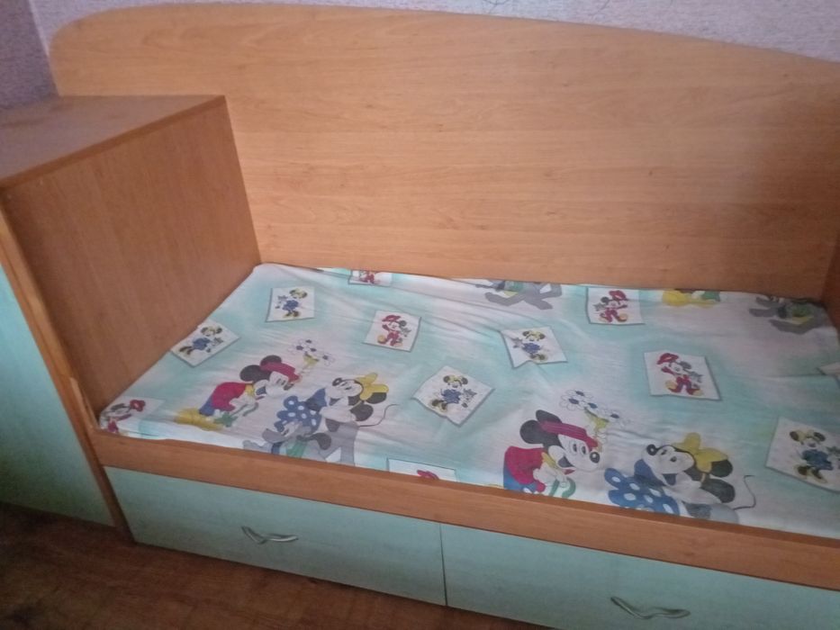 Продавам детско легло подходящо  и за новородени