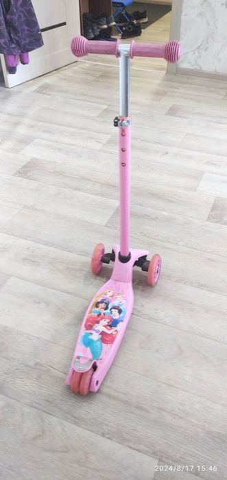 Продам самокат  для девочки