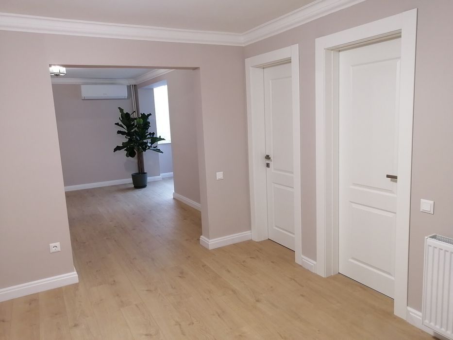 Apartament 2 camere, 61 mp utili, complet renovat, balcon închis.