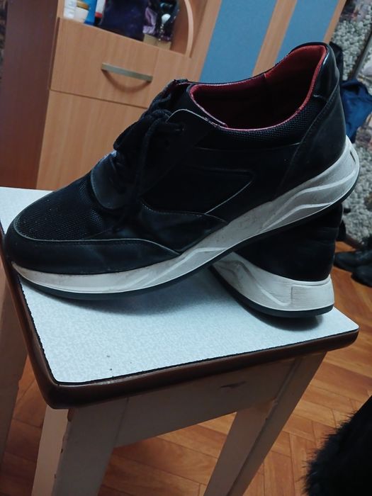 Продам мужские кроссовки