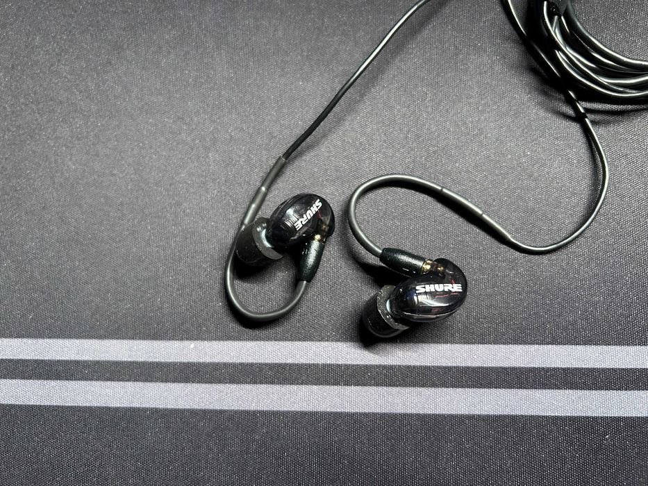 Căști Shure SE215 BK (negre) + husă + accesorii – stare foarte bună