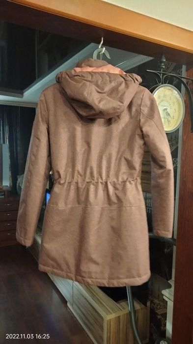 Продам куртку на девочку