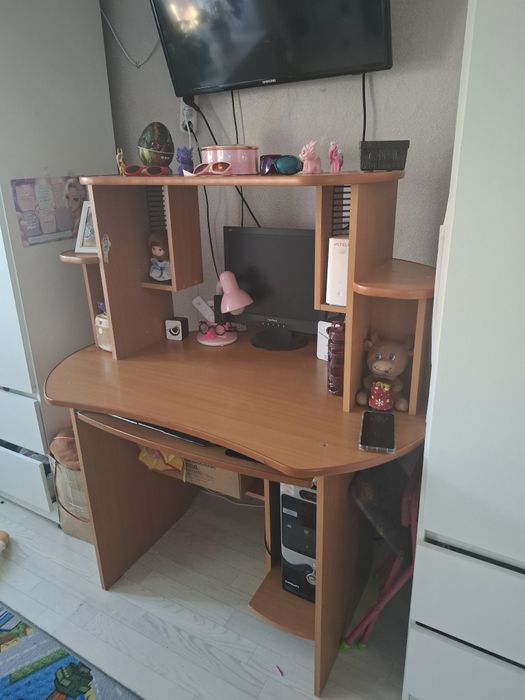 Продам компьютерный стол