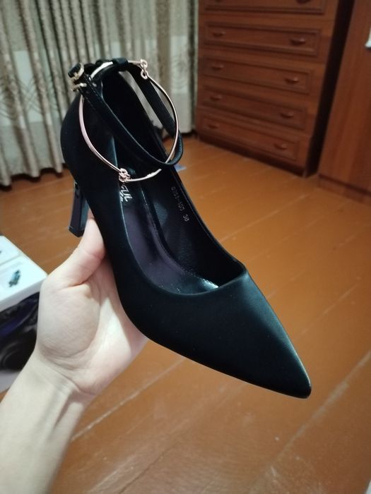 Ayollar baland poshnali Tuflisi