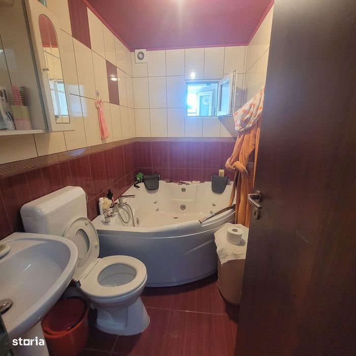 De vanzare apartament cu 4 camere Bld Grivitei