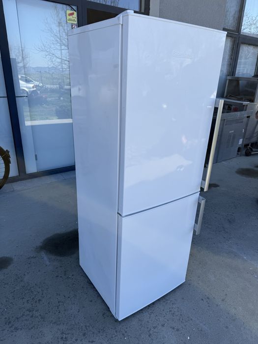 Хладилник с фризер 151см