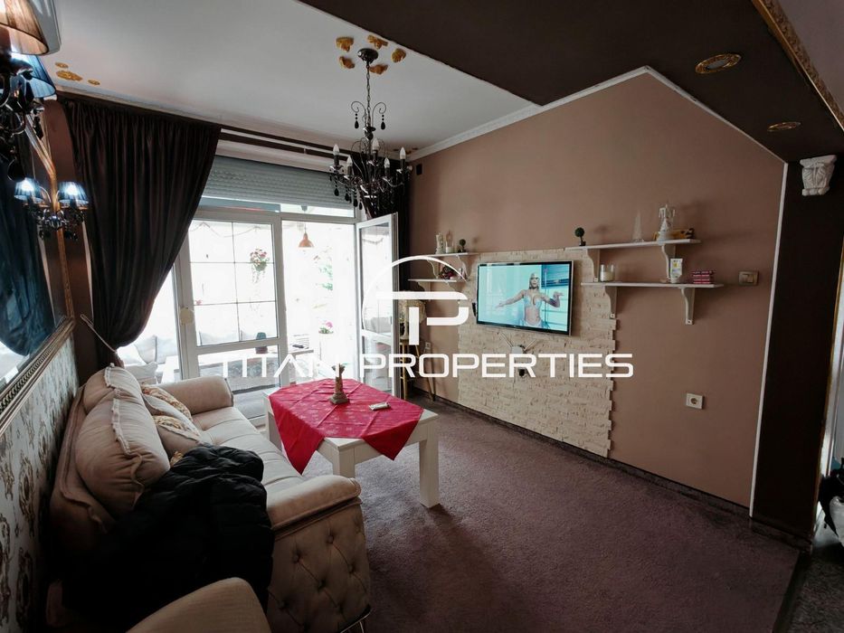 Дава се под наем Етаж от къща в Пловдив, Център - 140 кв.м за 1000 € - Снимка #1