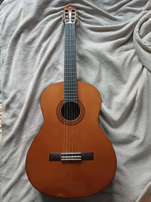 Продавам Китара Yamaha C40