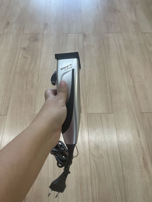 Электромашинка для стрижки волос