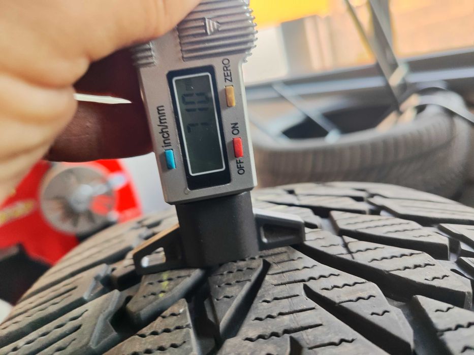 4бр.зимни гуми 235/65/18 Nokian