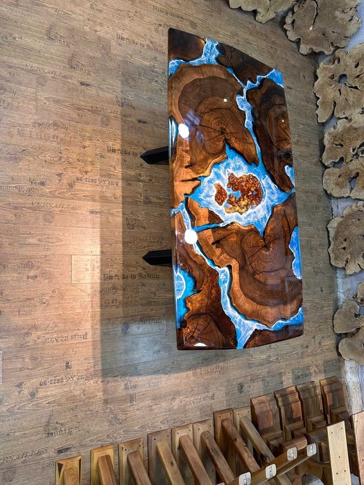 Луксозна епоксидна маса “Ocean” от орех – дизайнерска маса