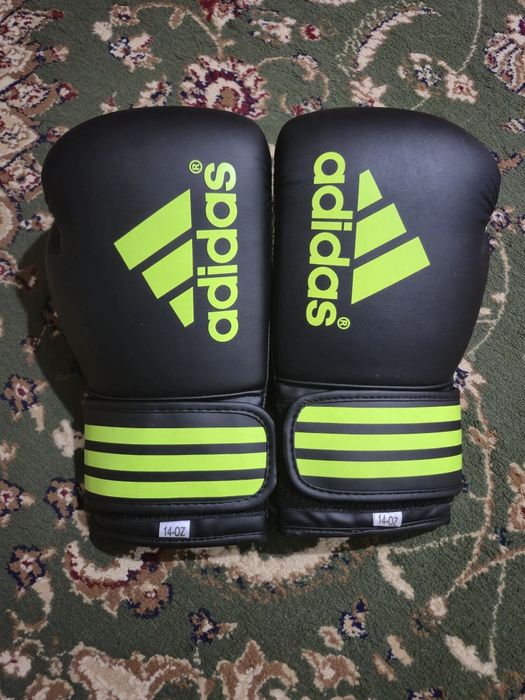 Продам Боксерские перчатки Adidas  14-OZ в отличном состоянии