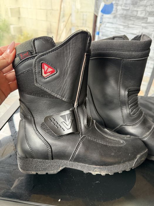 Мото екипи и ботуши Dainese