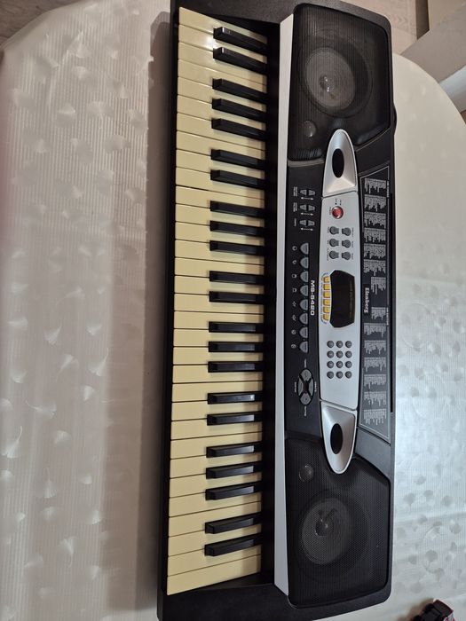 Продам синтезатор