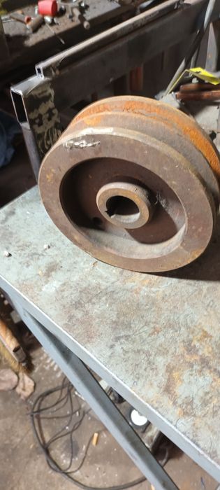 Продавам двуканална чугунена ремъчна шайба за ремък 17