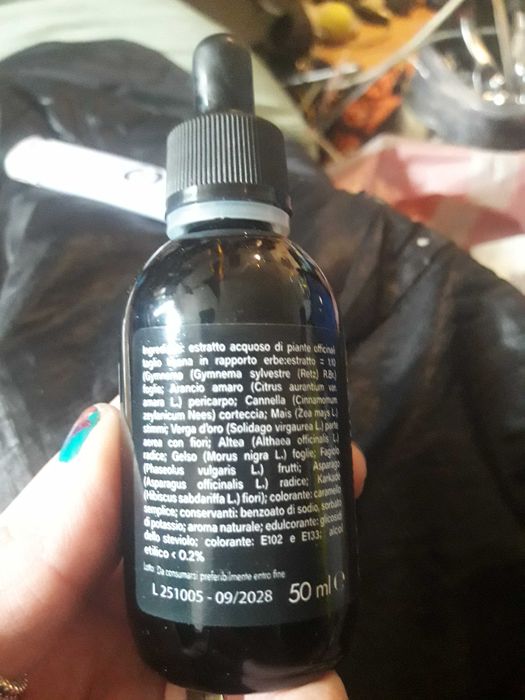 Продавам Detoxil Water
