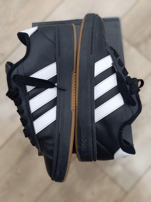 adidas alpha court 00s