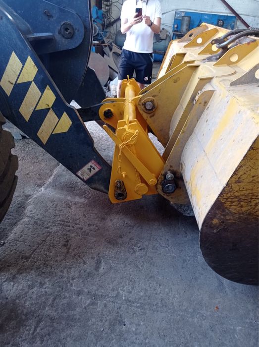 Быстросъем квик каплер на погрузчик вилы