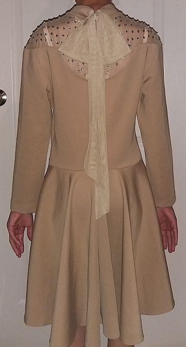 Жаңа жылға , басқа да мерекелерге көйлектер сатылады