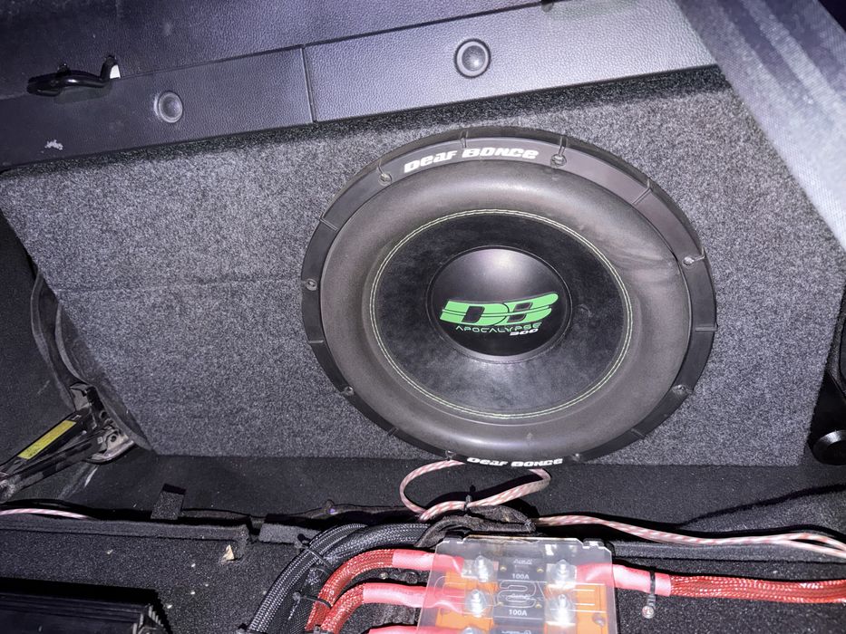 Продам сабвуфер DB305