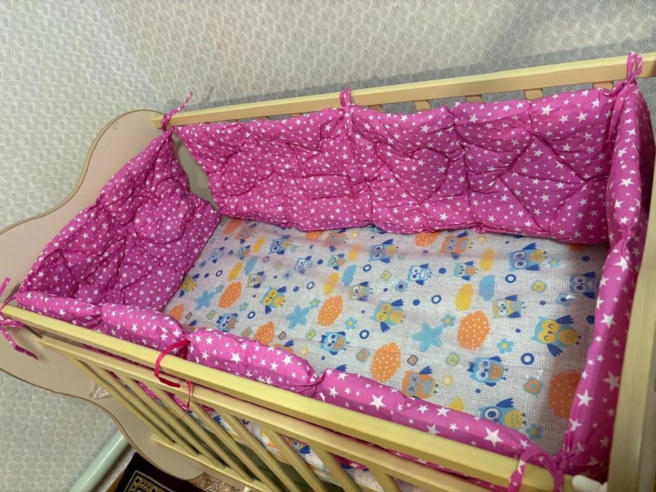 Детский кровать.