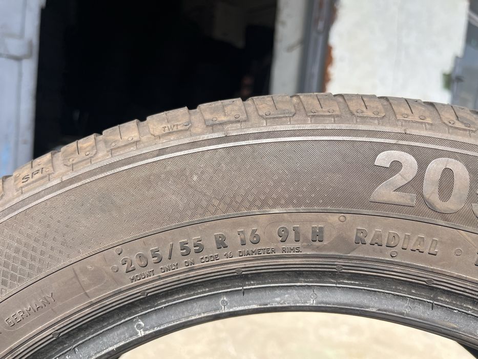 2 бр. летни гуми 205/55/16 Semperit DOT 0421 5 mm