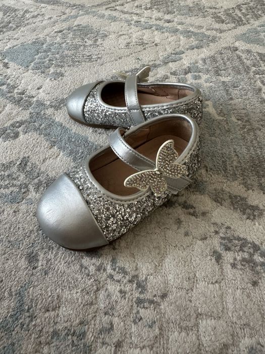 Продам туфельки на девочку