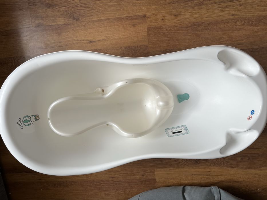 Ванночка и стульчик для купания малышей