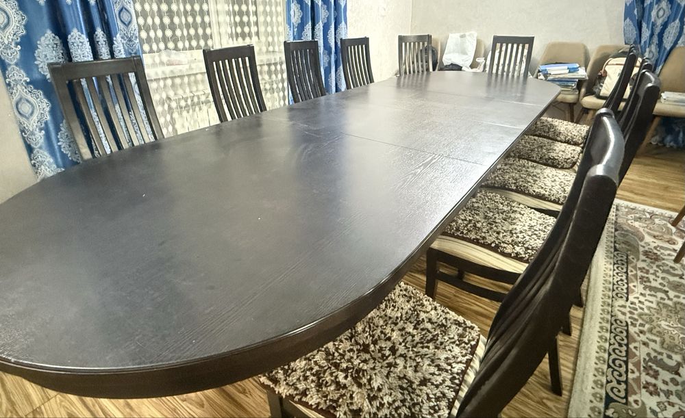 Продам стол из красного дерева 2.5-3.5 метра раскладной 14 стульев