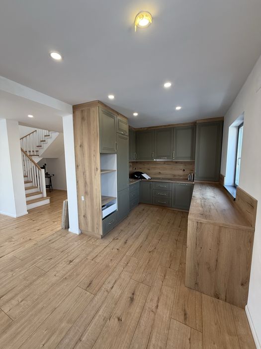 Casă/ 4 dormitoare/cladură în pardoseală/ 3 băi