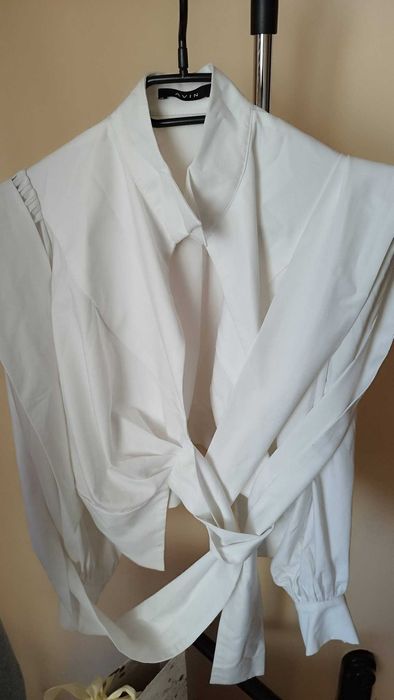 Avin  сет сива къса пола и бяла риза