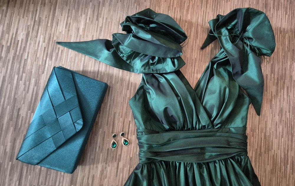 Rochie eleganta  marime 38 M, noua cu eticheta, include cercei  si poseta