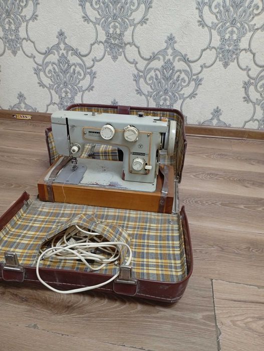 Швейная машина Подольск 142