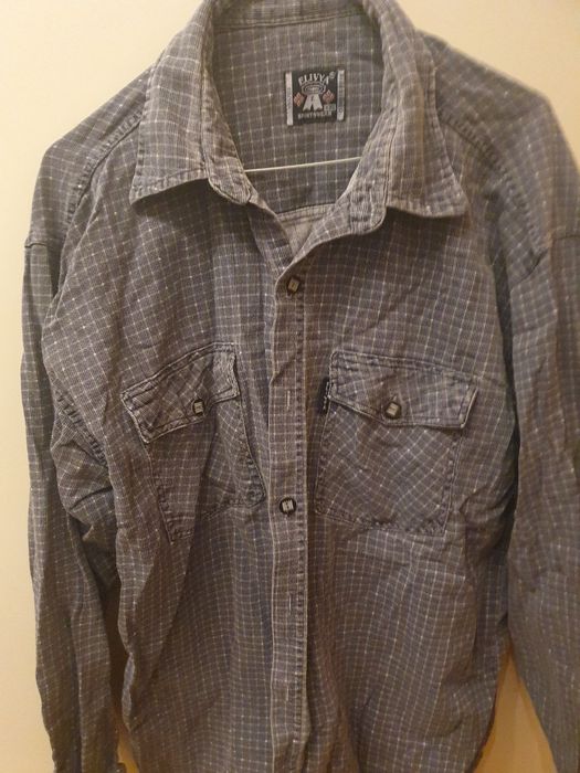 Продавам евтино мъжки ризи- 6лв .