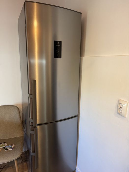 Frigider electrolux
