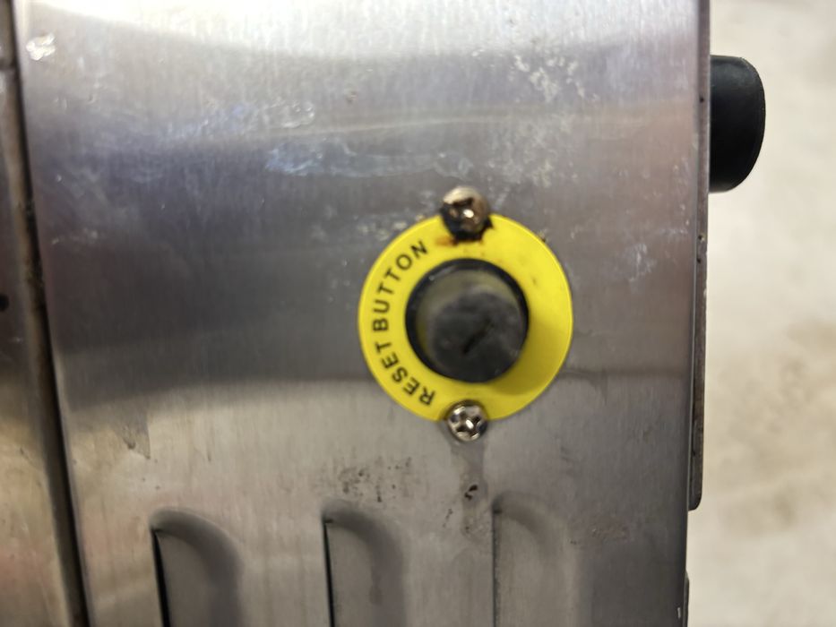 Електрическа профисионална плоча за бургери.